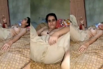 Sexy Mumbai girl who is a cocksucker